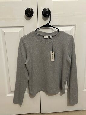 Aritzia Babaton Light Gray Crewneck Long Sleeve Top